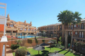 Apartamento a 10 metros de la playa con piscina